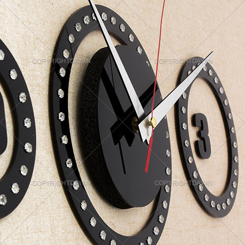 ساعت دیواری طرح پانا _ سایز کوچک ساعت دیواری طرح پانا _ سایز کوچک